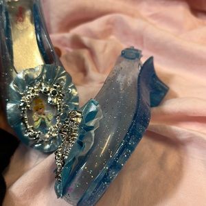 Cinderella girl’s slippers from Disney world park like new